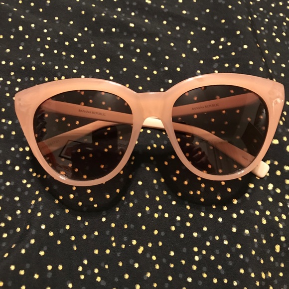 Banana Republic Accessories - Banana Republic Sunglasses 🕶